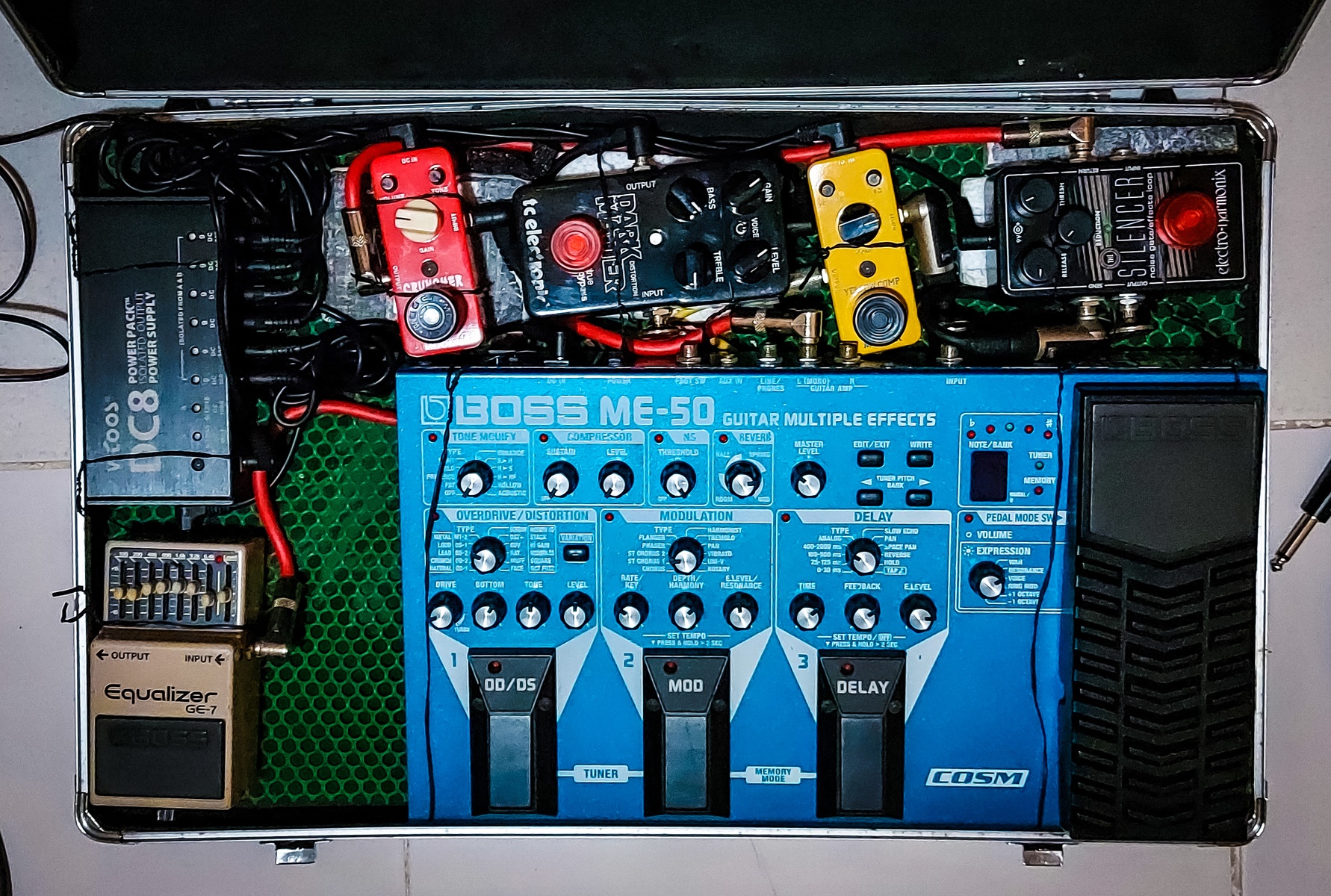 Pedalboard by drix_garchitorena featuring Electro-Harmonix The Silencer Noise Gate/Effects Loop, Mooer Cruncher, and TC Electronic Dark Matter Distortion and 4 more pieces of gear