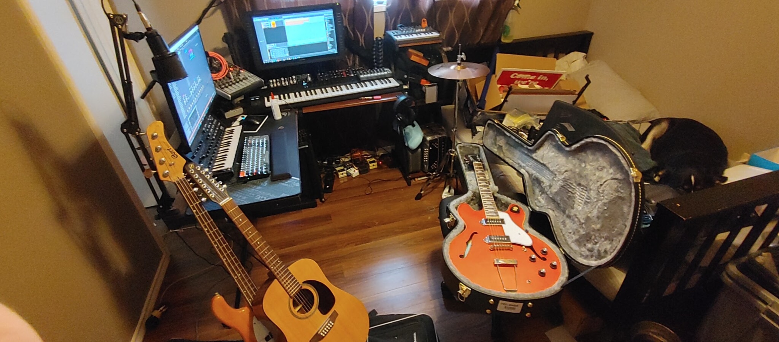 Electronic Studio Setup by insert featuring Epiphone Casino, Korg MS-20 V2, and Native Instruments Komplete Kontrol A61 and 5 more pieces of gear