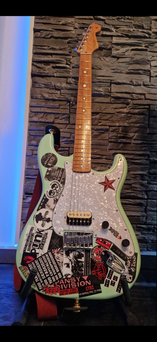 Music Gear Setup by mathias_basner featuring Fender Stratocaster Electric Guitar