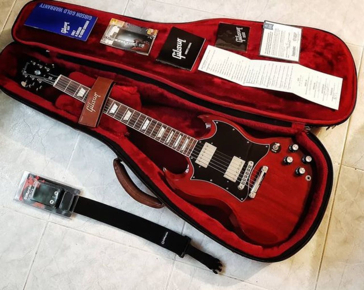Gibson Music Gear Setup by soysergiomoreno featuring Gibson SG Standard and DiMarzio ClipLock Strap