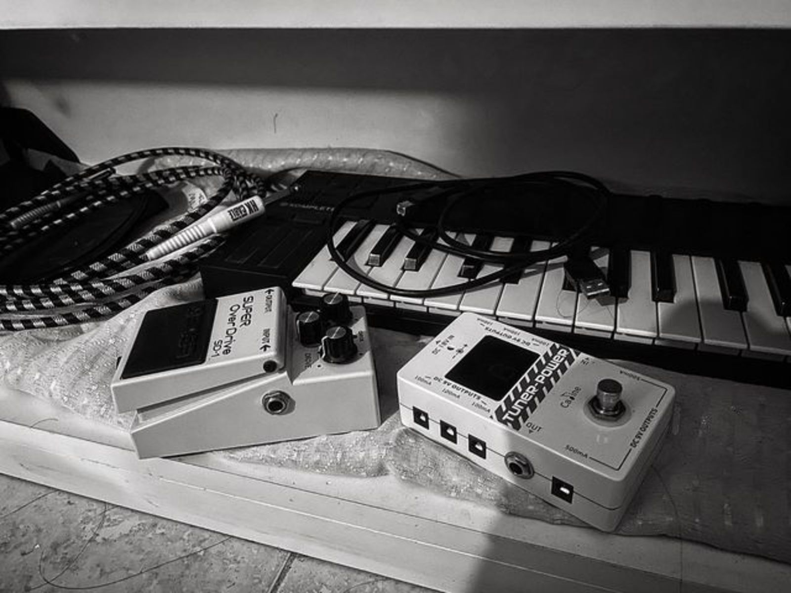 Boss Pedalboard by macc featuring Boss SD-1 Super OverDrive and Caline tuner power