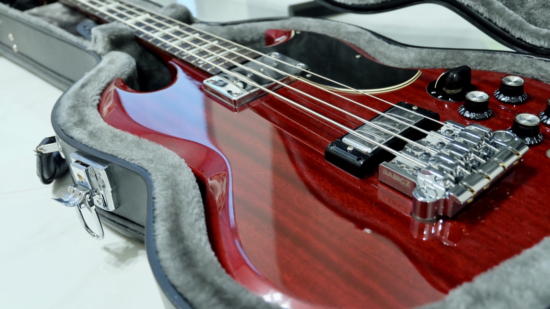 Music Gear Setup by hopjumponetwo featuring Epiphone EB-3 SG