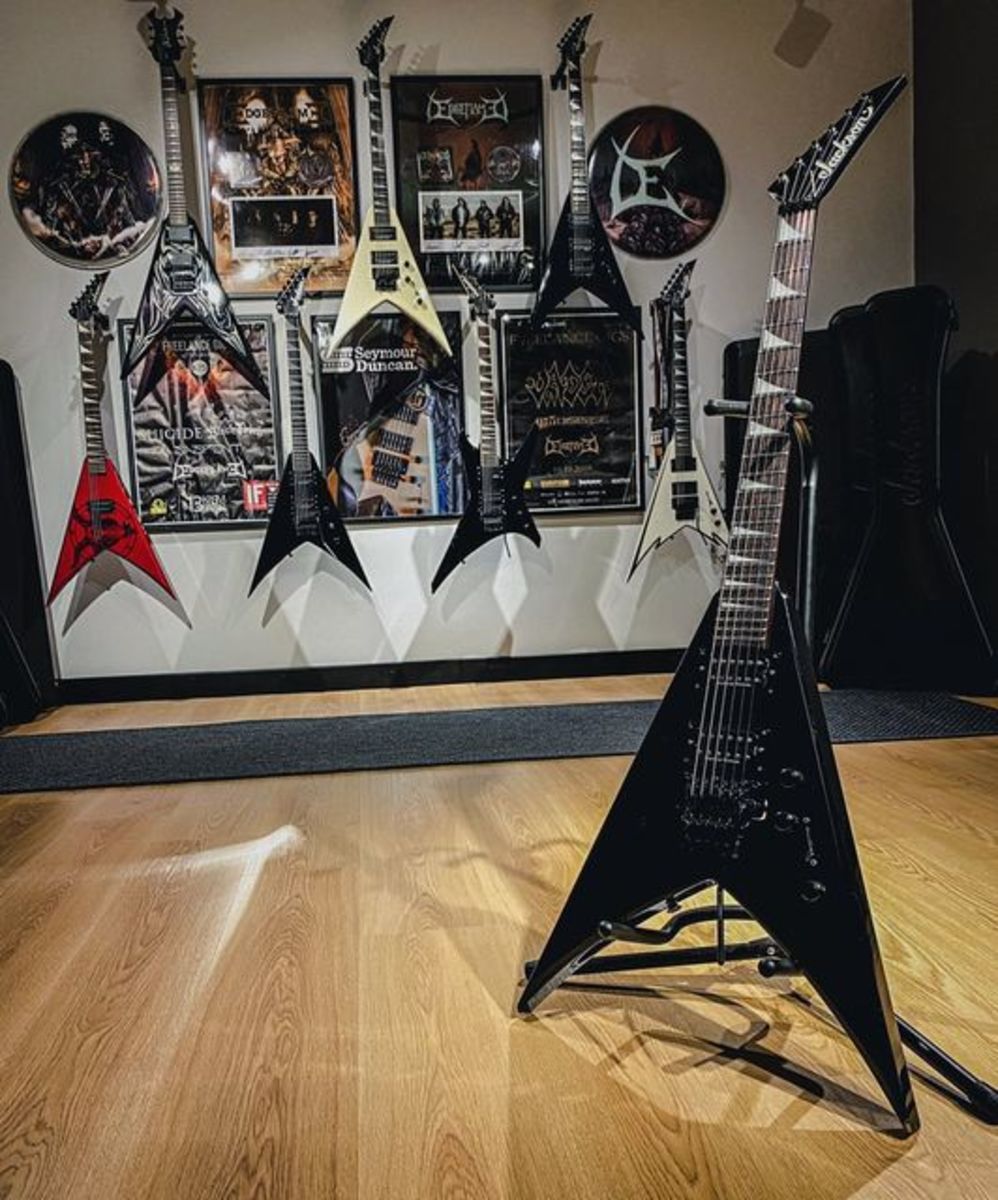 Metal Music Gear Setup by tolgasert featuring Jackson Pro Series KV5FR King V, Jackson KV2 King V USA, and Jackson KVMG Pro V King and 5 more pieces of gear