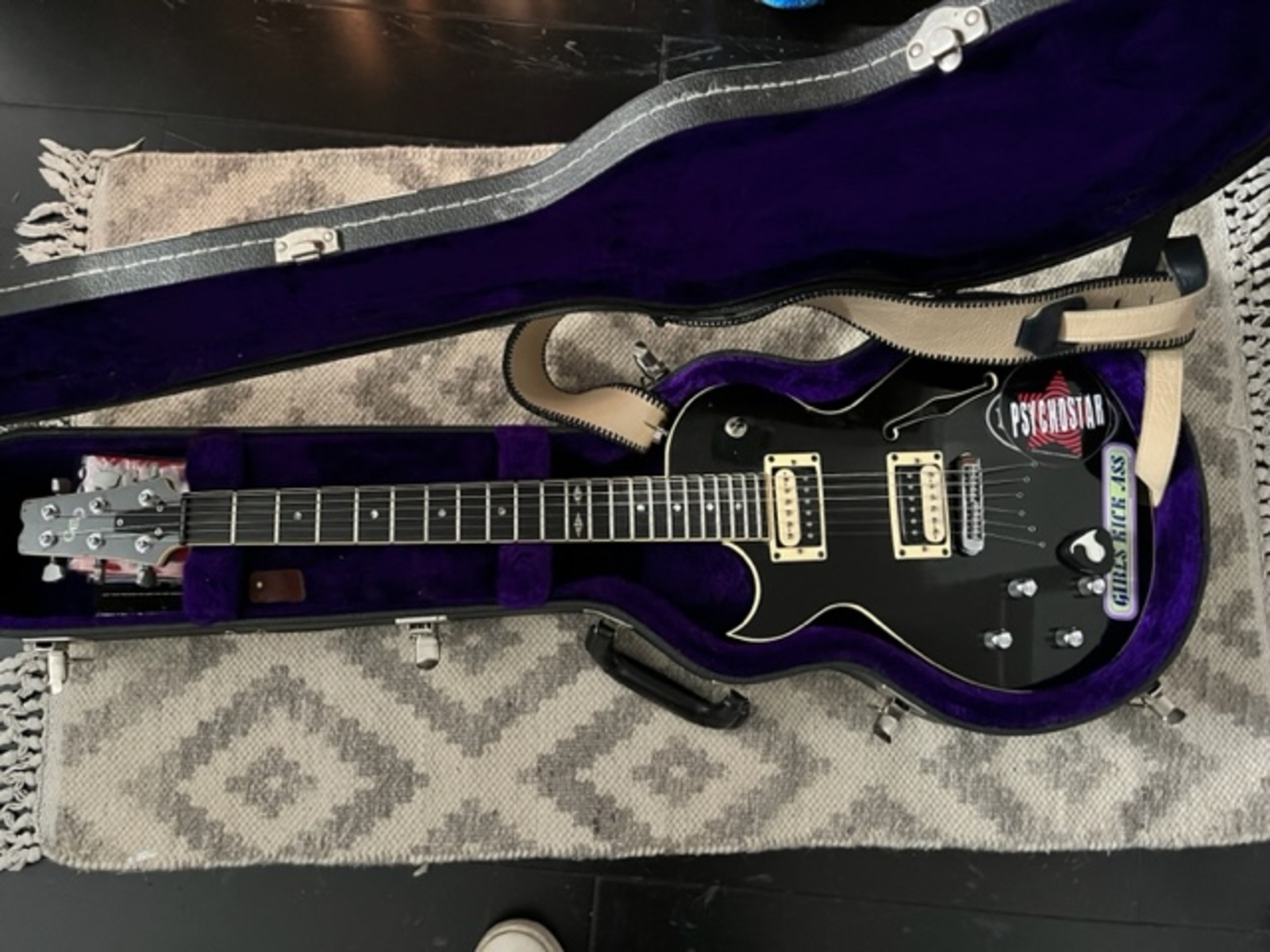 blare's music gear photo