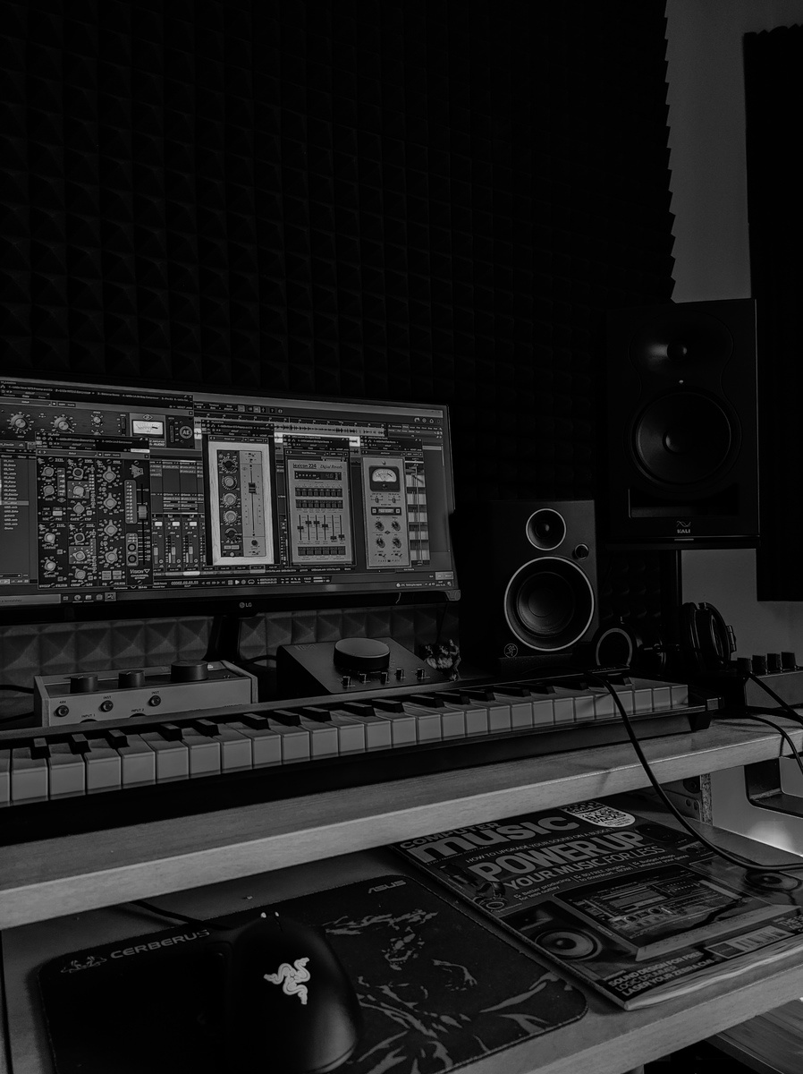 Electronic Studio Setup by argone featuring Universal Audio Volt 276 USB-C Audio Interface, Kali Audio Lp-6 V2 (2nd Wave), and Korg microKEY2 49-Key Compact MIDI Keyboard and 10 more pieces of gear