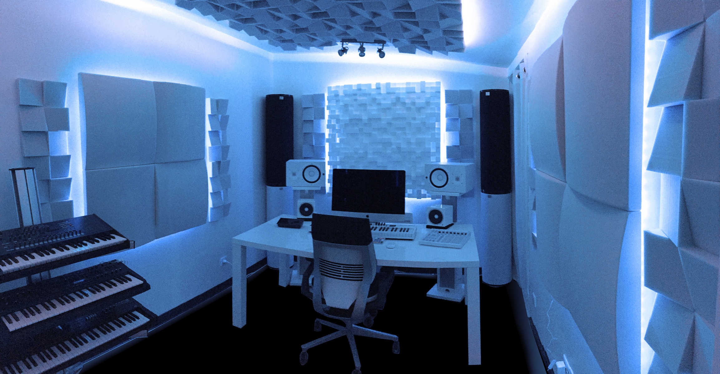 Electronic DJ Setup by datamotion featuring Yamaha HS7 Powered Studio Monitor White, Native Instruments Maschine MKII, and M-Audio Code 49 and 7 more pieces of gear