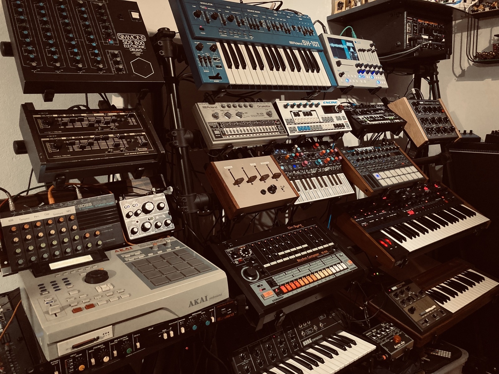Electronic Studio Setup by mokkamonkey featuring Akai MPC 2000XL, Pearl SY-1 Syncussion, and Benidub Digital Echo and 13 more pieces of gear