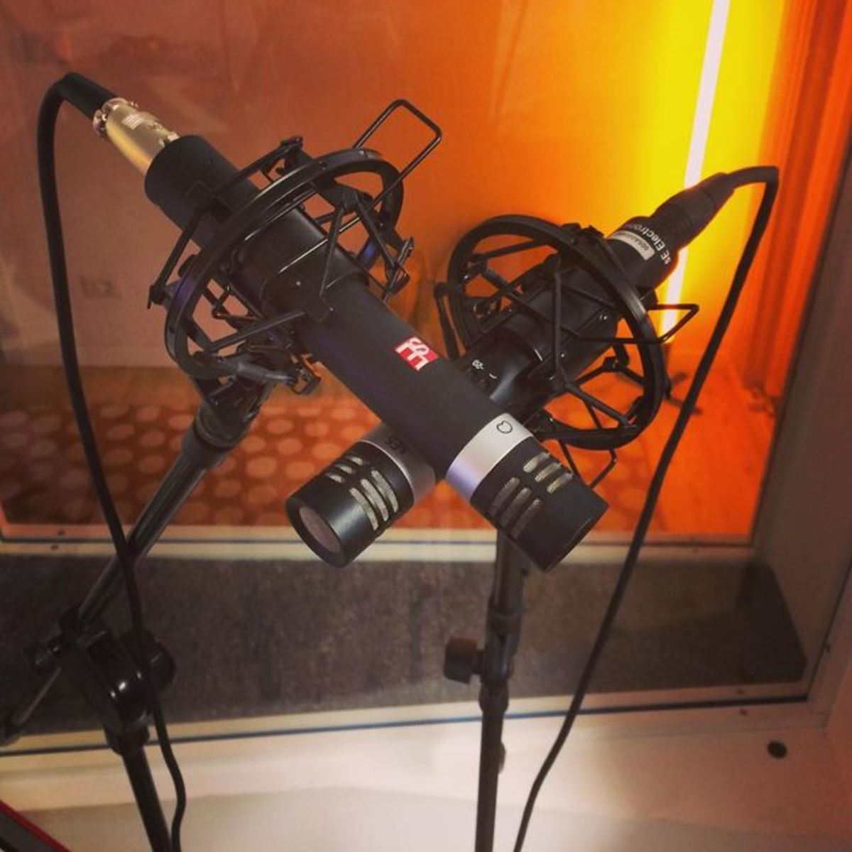 Studio Setup by jacopogobber featuring sE Electronics sE5