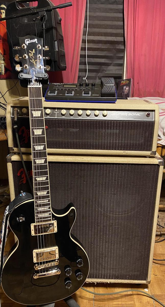 Amp Rig by psychedelic_lizard featuring Gibson Les Paul Classic, Fender Super Sonic 60 watt; 2x12 cabinet (Blonde+oxblood), and BOSS GT-1 Guitar Effects Processor and 1 more piece of gear
