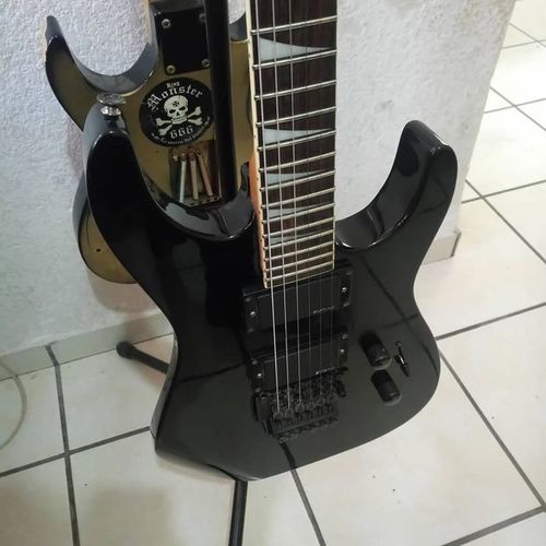 Photo of Jackson DXMG Reverse in a guitar