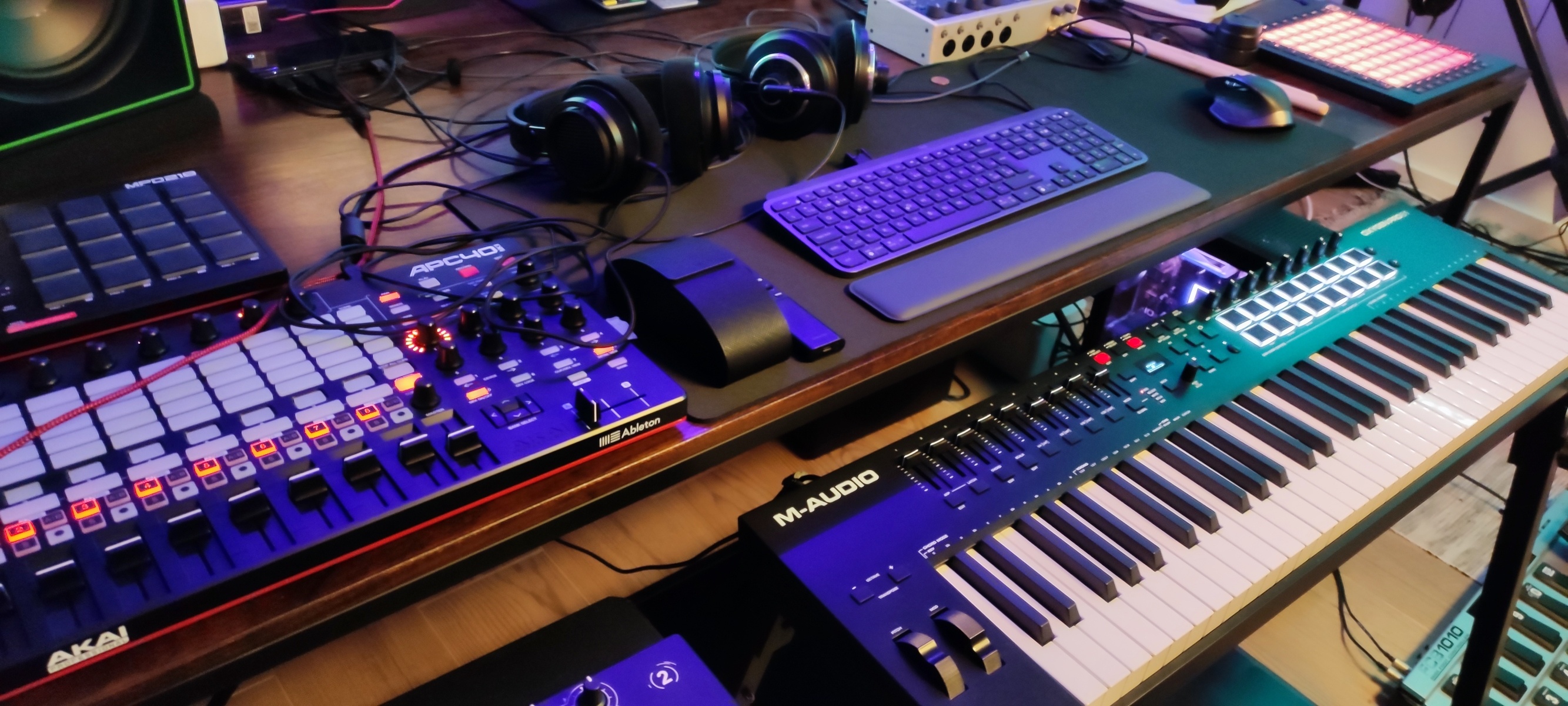 Electronic Studio Setup by luis_dj featuring Akai Professional APC40 MKII, M-Audio Oxygen Pro 61, and Universal Audio Volt 476P USB-C Audio Interface and 2 more pieces of gear