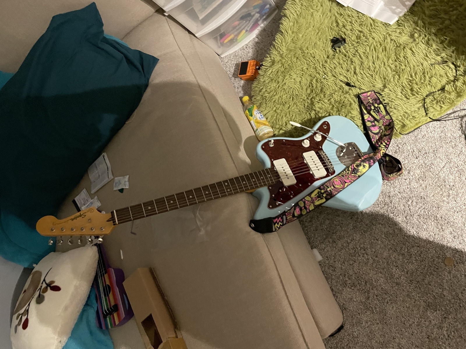 Boss Pedalboard by giggleglobo featuring Squier Classic Vibe '60s Jazzmaster Limited Edition and Boss DS-1 Distortion