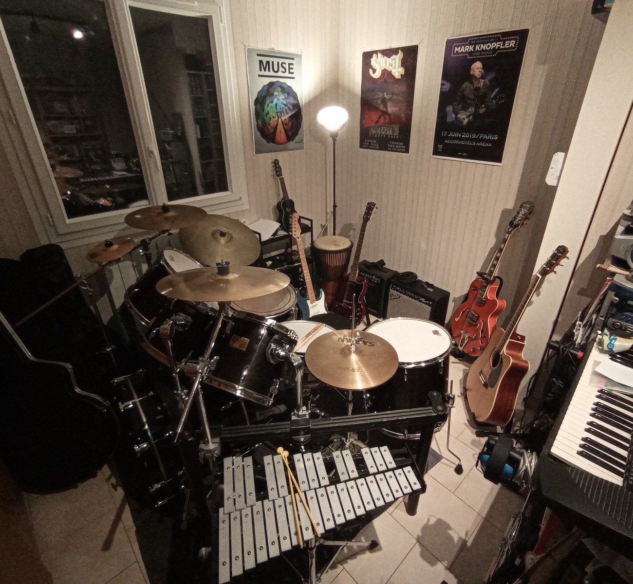 Fender Drum Kit by clem3693 featuring Fender Stratocaster Electric Guitar, Epiphone Emperor Swingster Hollowbody, and Pearl Masters Custom and 4 more pieces of gear