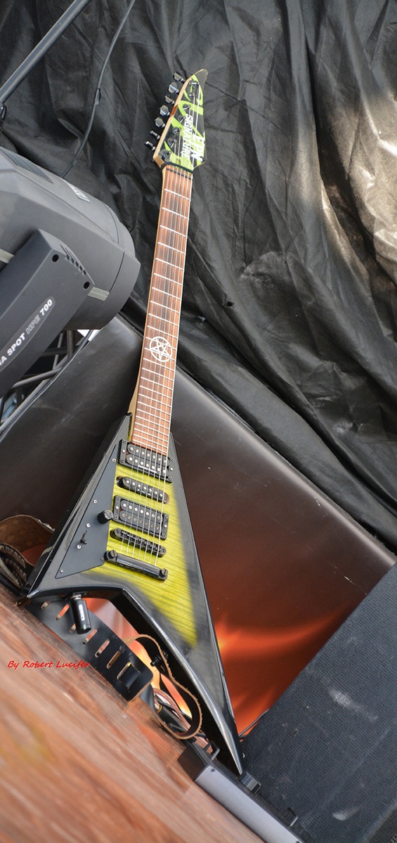 leh's music gear photo