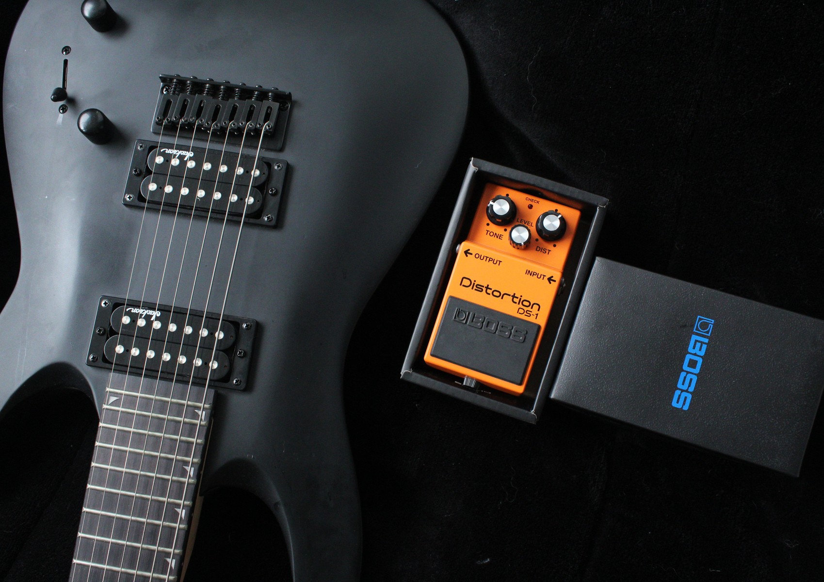 Boss Pedalboard by cronoz featuring Jackson JS22-7 Dinky and Boss DS-1 Distortion