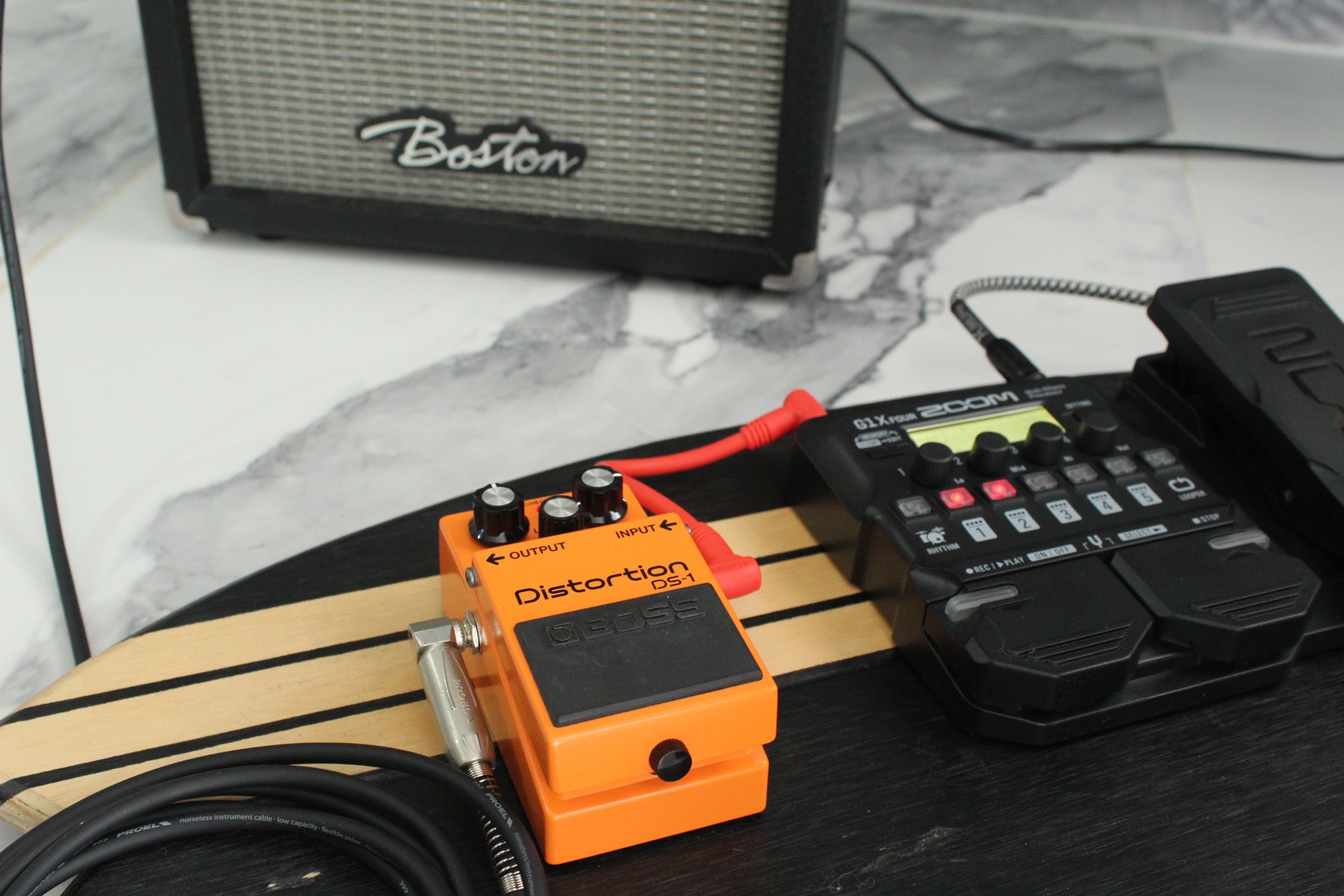 Boss Pedalboard by cronoz featuring Boss DS-1 Distortion and Zoom G1X Four