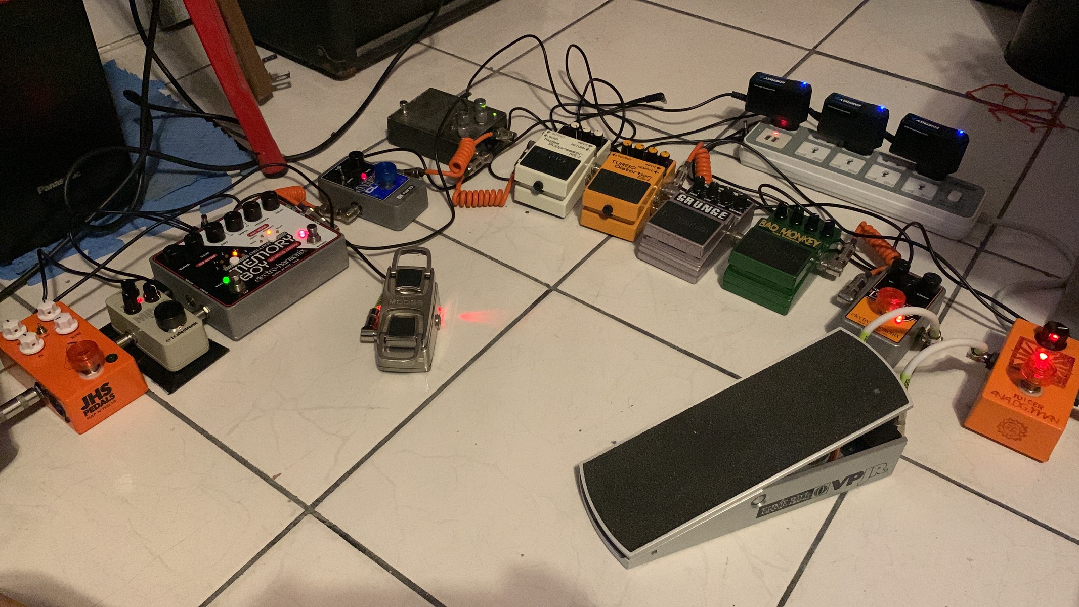 Metal Pedalboard by andreberaldino featuring Electro-Harmonix Deluxe Memory Boy, Mooer Expline, and JHS Pulp N' Peel V4 and 9 more pieces of gear