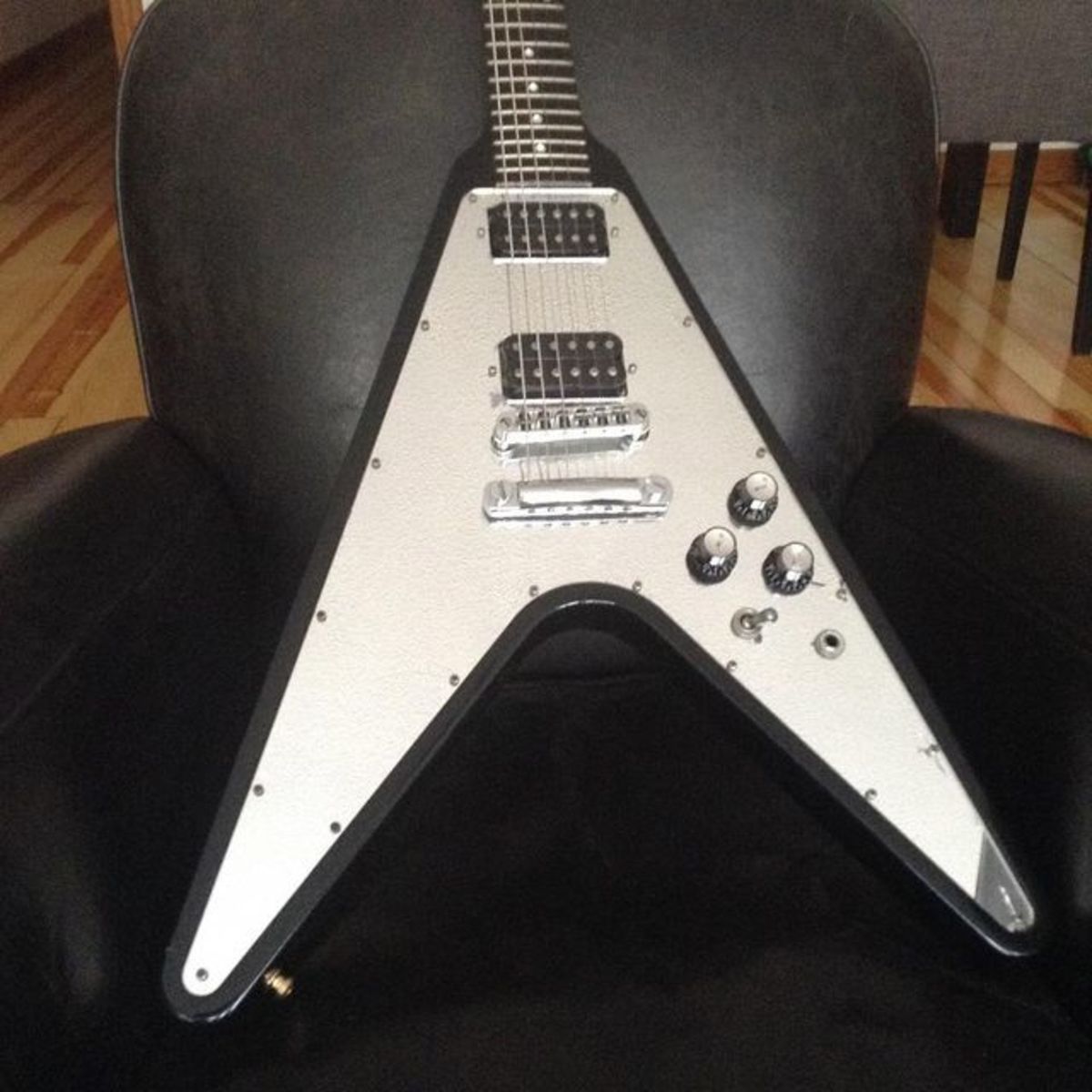 Music Gear Setup by sergio_amor featuring Gibson mirror-plated Flying V New Century guitar