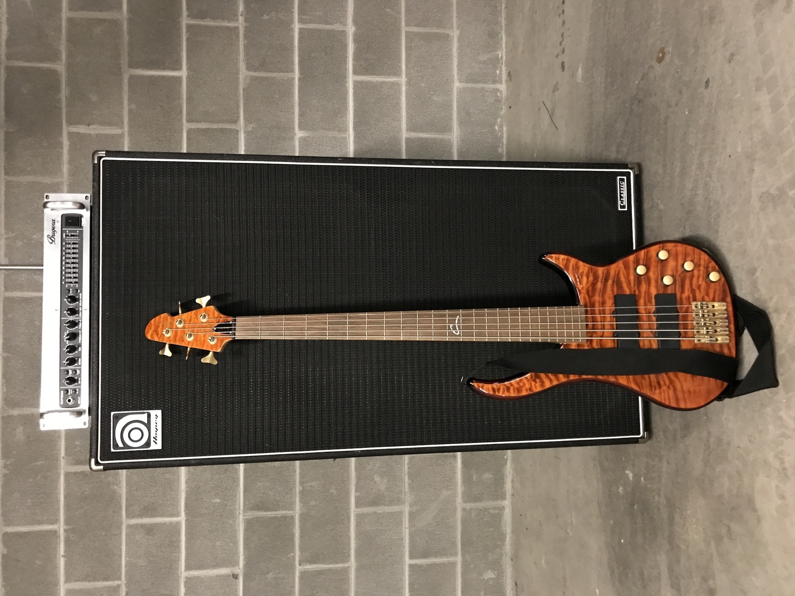 Metal Music Gear Setup by darkermylovegrows featuring Peavey Cirrus BXP 5, Ampeg SVT-810E 8x10 Bass Cabinet, and Bugera BVP5500
