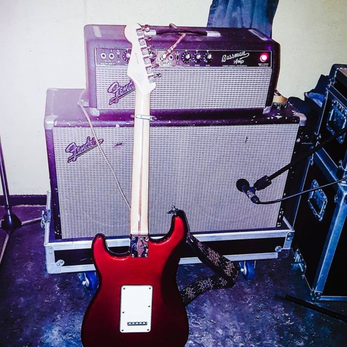 Amp Rig by velvetsway_marleen featuring Fender American Pro Stratocaster with Rosewood neck and Fender 'Black Panel' Bassman 50 AA165 (1964-1967)