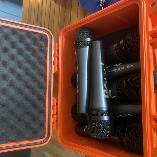 Photo of Sennheiser e 835 in a live