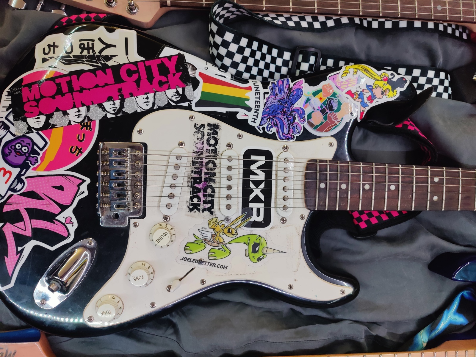 Music Gear Setup by enderssb featuring Squier Affinity Series Stratocaster