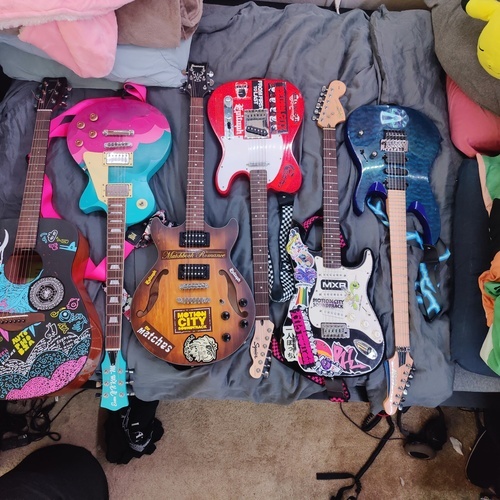 Photo of Mitchell HD400 and more gear in a guitar