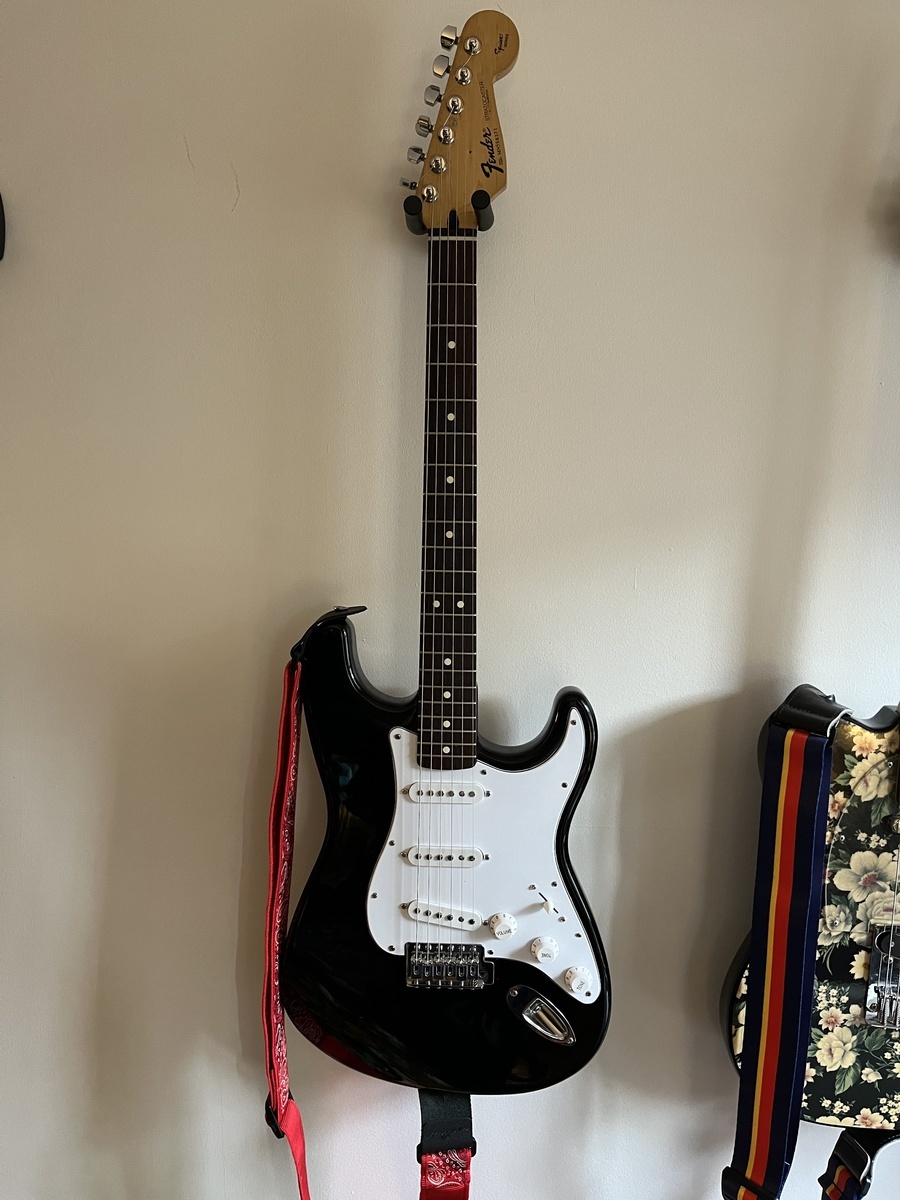 Music Gear Setup by melkingwrites featuring Fender “Squier Series” Standard Stratocaster (1992-1996)