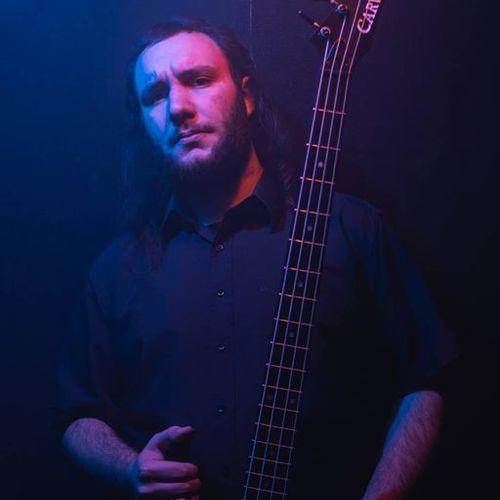 Photo of Carvin LB70 in a bass