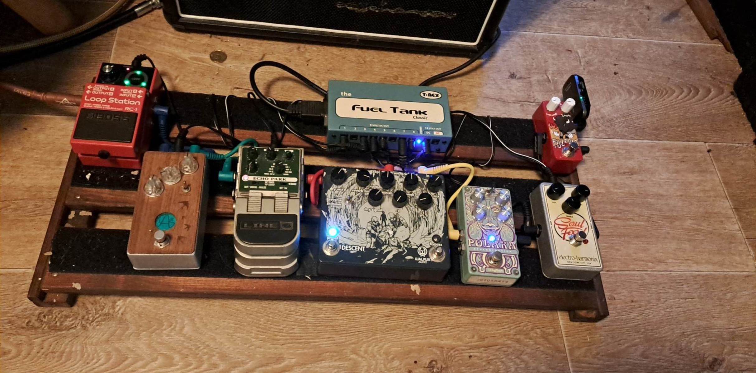 Pedalboard by joris_van_dorpe featuring Boss RC-1 Loop Station, Line 6 Tonecore Echo Park, and Walrus Audio Descent and 4 more pieces of gear