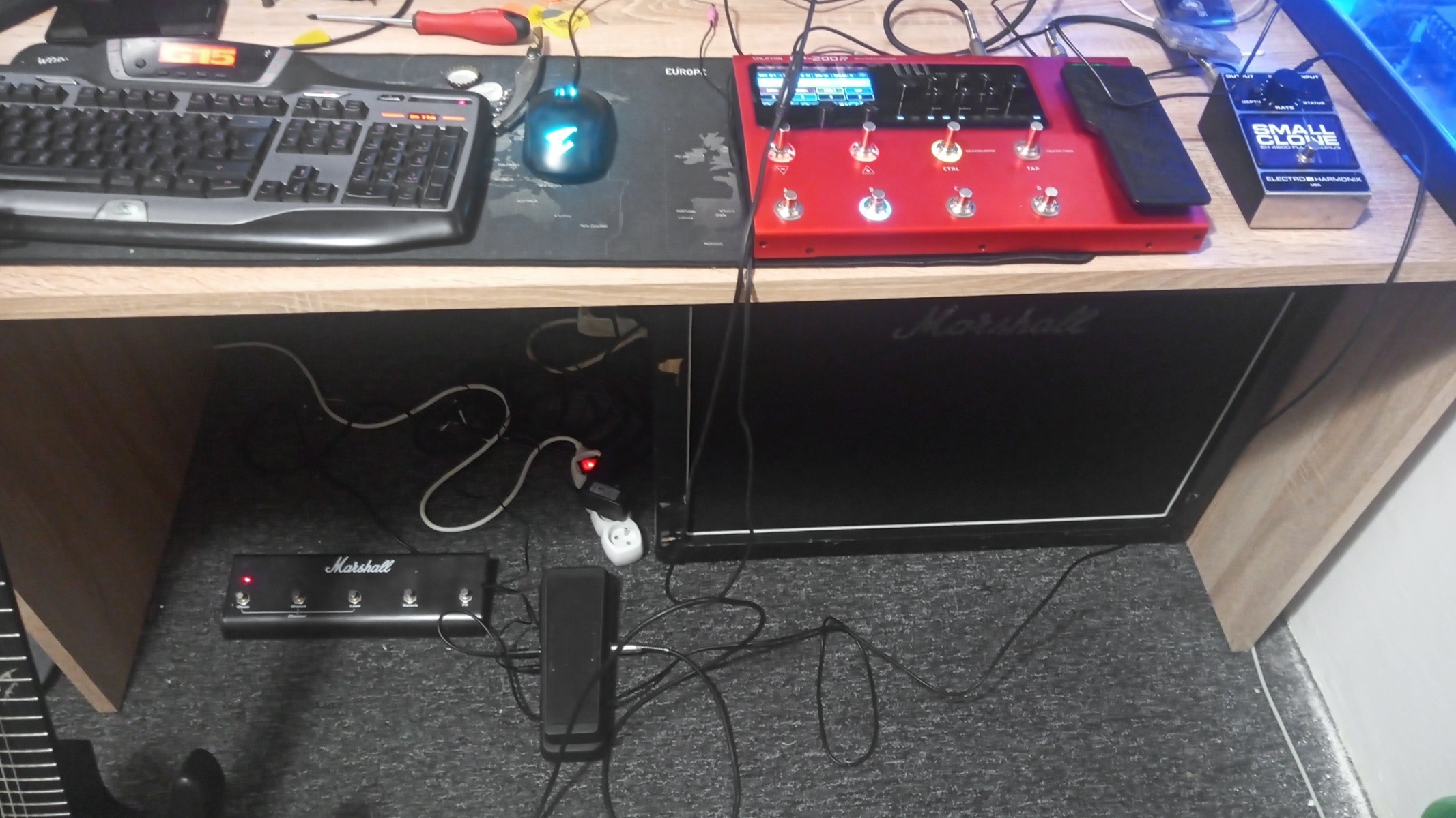 Metal Pedalboard by dalik_simecka featuring Marshall MX212, Valeton GP-200 Multi-Effects Processor, and Electro-Harmonix EH-4600 Small Clone and 3 more pieces of gear