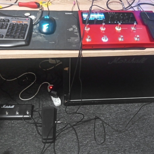 Photo of Marshall MX212 and more gear in a pedalboard, studio, and amplifier