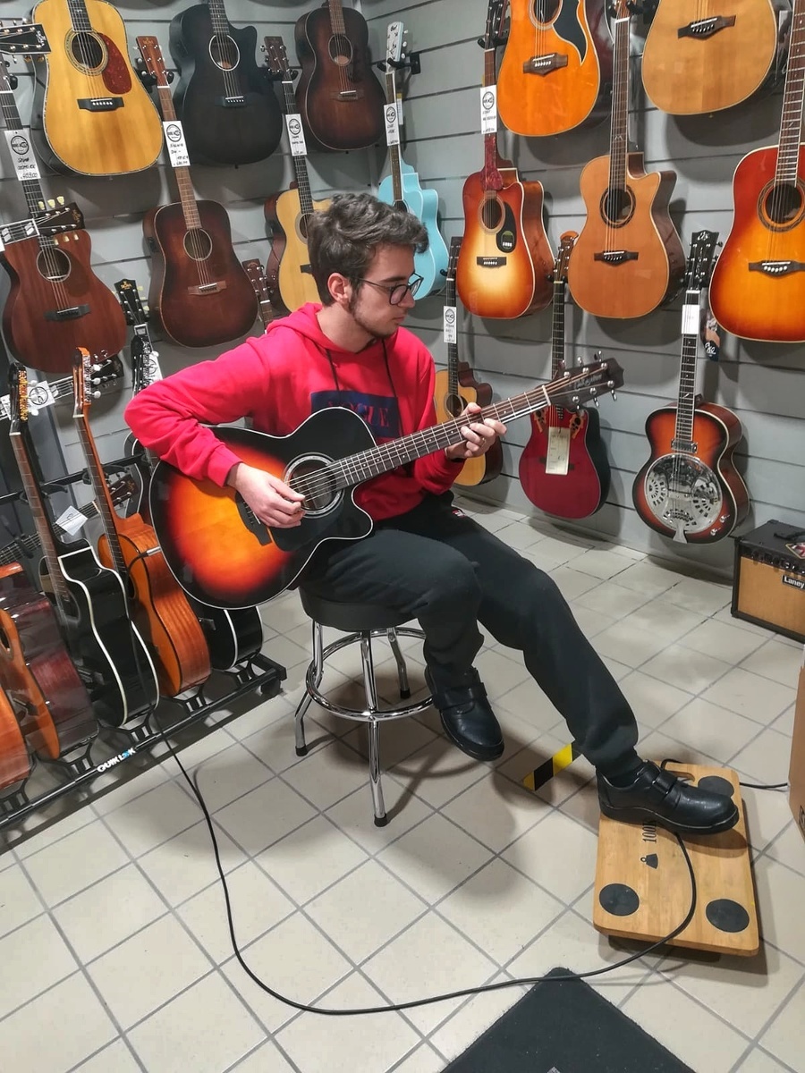 Music Gear Setup by lorenzo_innocente featuring Takamine GN30CE