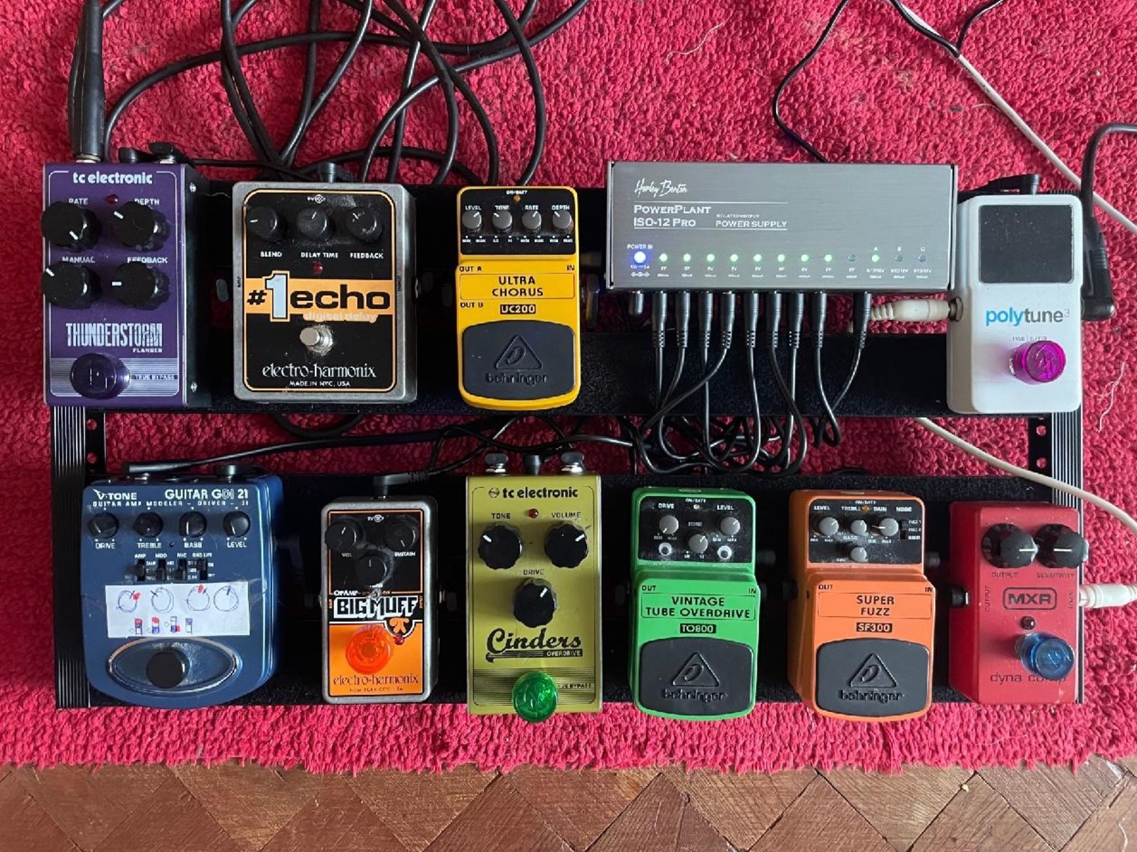 Pedalboard by zaza_3121 featuring MXR M102 Dyna Comp, Behringer SF300 Super Fuzz, and TC Electronic Cinders Overdrive and 8 more pieces of gear