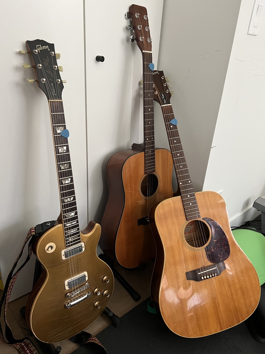 Gibson Music Gear Setup by the_mockery_music featuring 1973 Gibson Les Paul Deluxe, Martin 1966 Martin D-18, and Gibson Blue Ridge