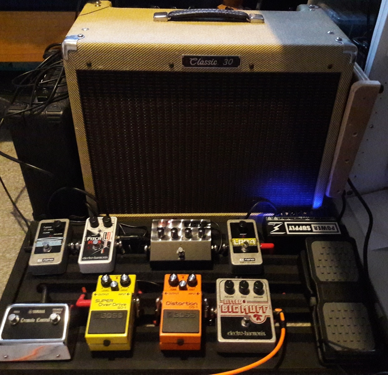 Electro-Harmonix Pedalboard by charlie_ar featuring Peavey Classic® 30 112 (original issue, 1993-2004), Electro-Harmonix Little Big Muff Pi, and Boss DS-1 Distortion and 7 more pieces of gear