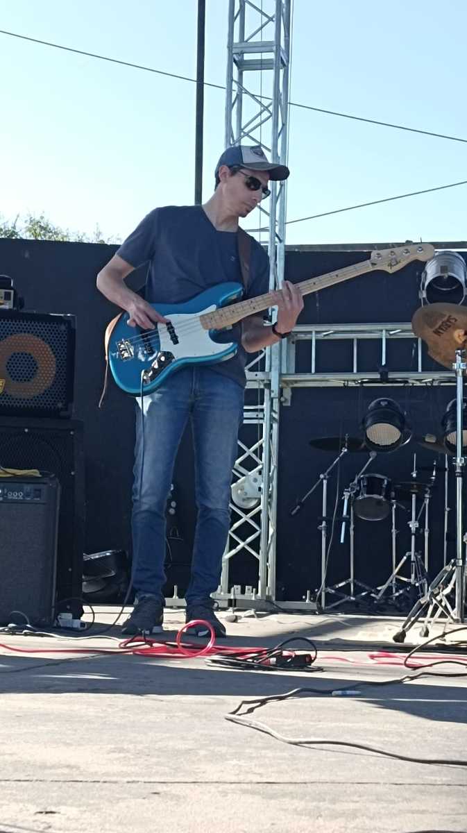 Jazz Amp Rig by adrian_mastogiovanni featuring Markbass Little Mark Tube 800, Fender Jazz Bass (Mexico), and Markbass New York 122 Ninja Richard Bona Signature
