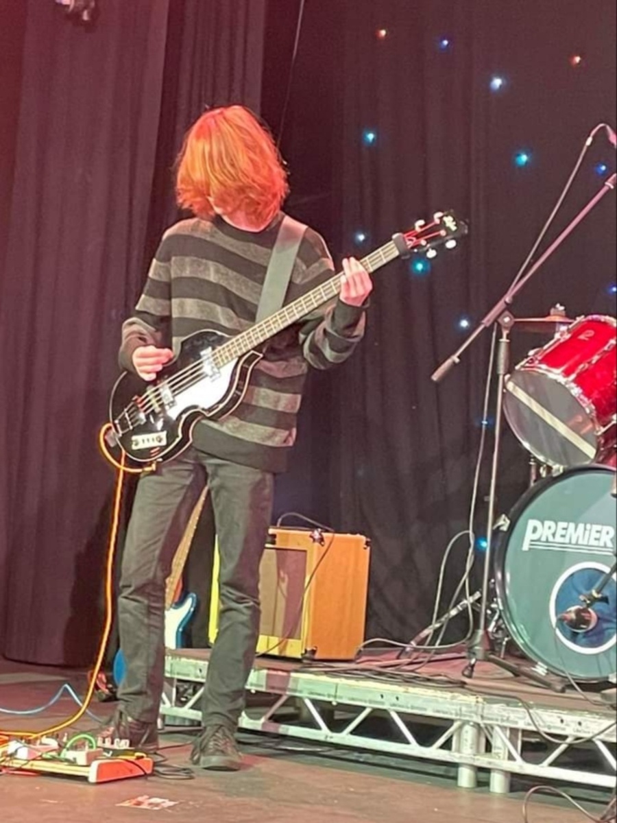 Live Rig by charlie_ar featuring Hofner (Höfner) Ignition Violin Bass