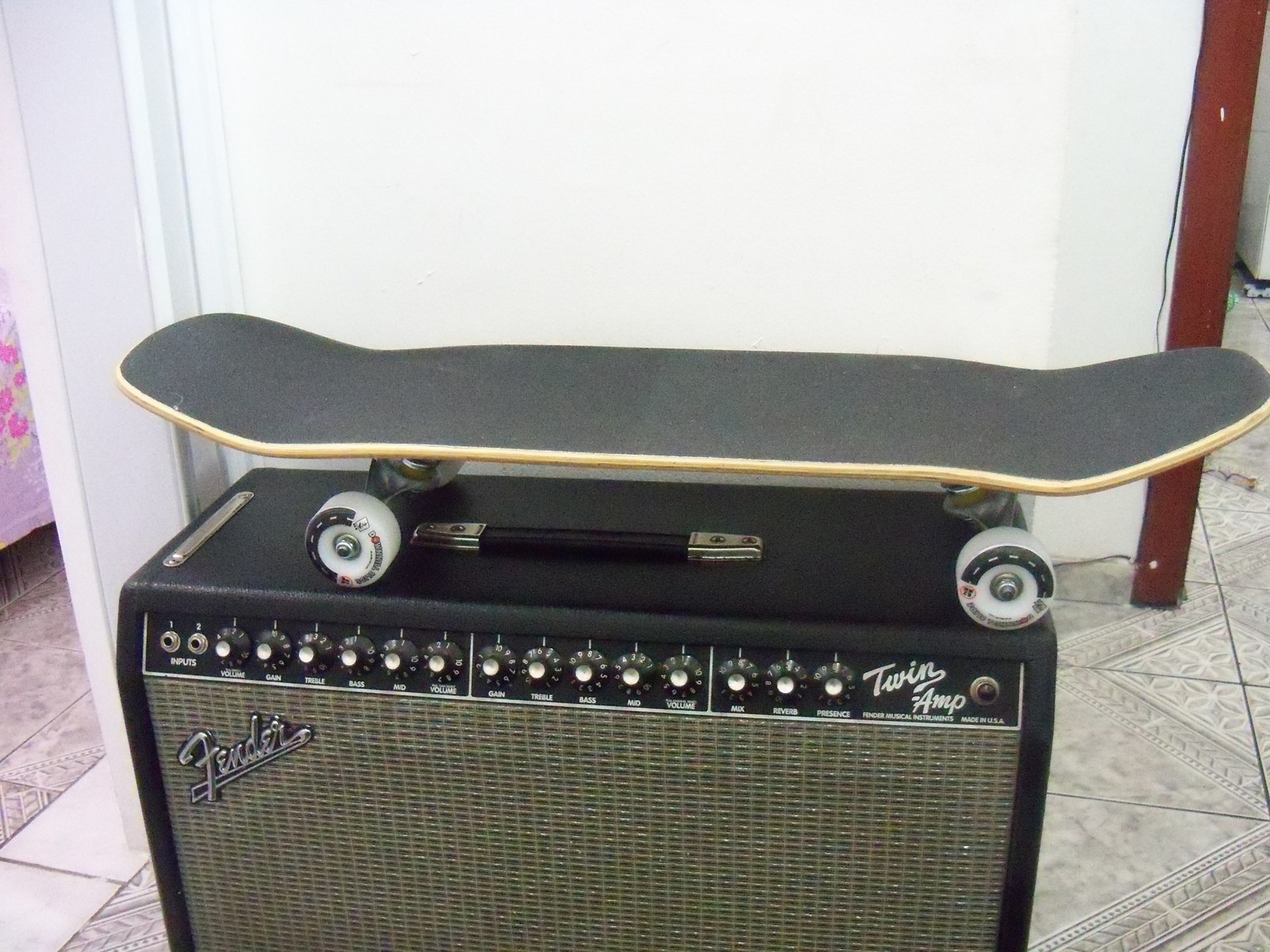Music Gear Setup by customskates featuring Fender 'Black Panel' Twin Amp (duplicate)