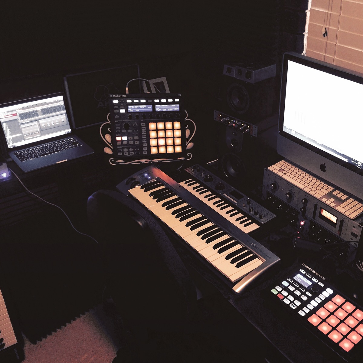 Electronic Studio Setup by wanya7 featuring Native Instruments Maschine Studio, Korg MicroKORG, and Urei 1176 LN Revision H and 4 more pieces of gear