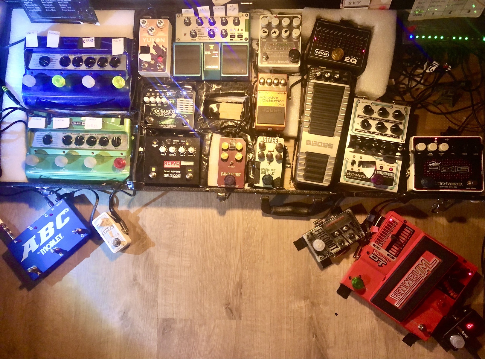 Pedalboard by jimdegroot featuring Line 6 MM4 Modulation Modeler, Line 6 DL4 Delay Modeler, and Classic Audio Effects Yukon and 16 more pieces of gear