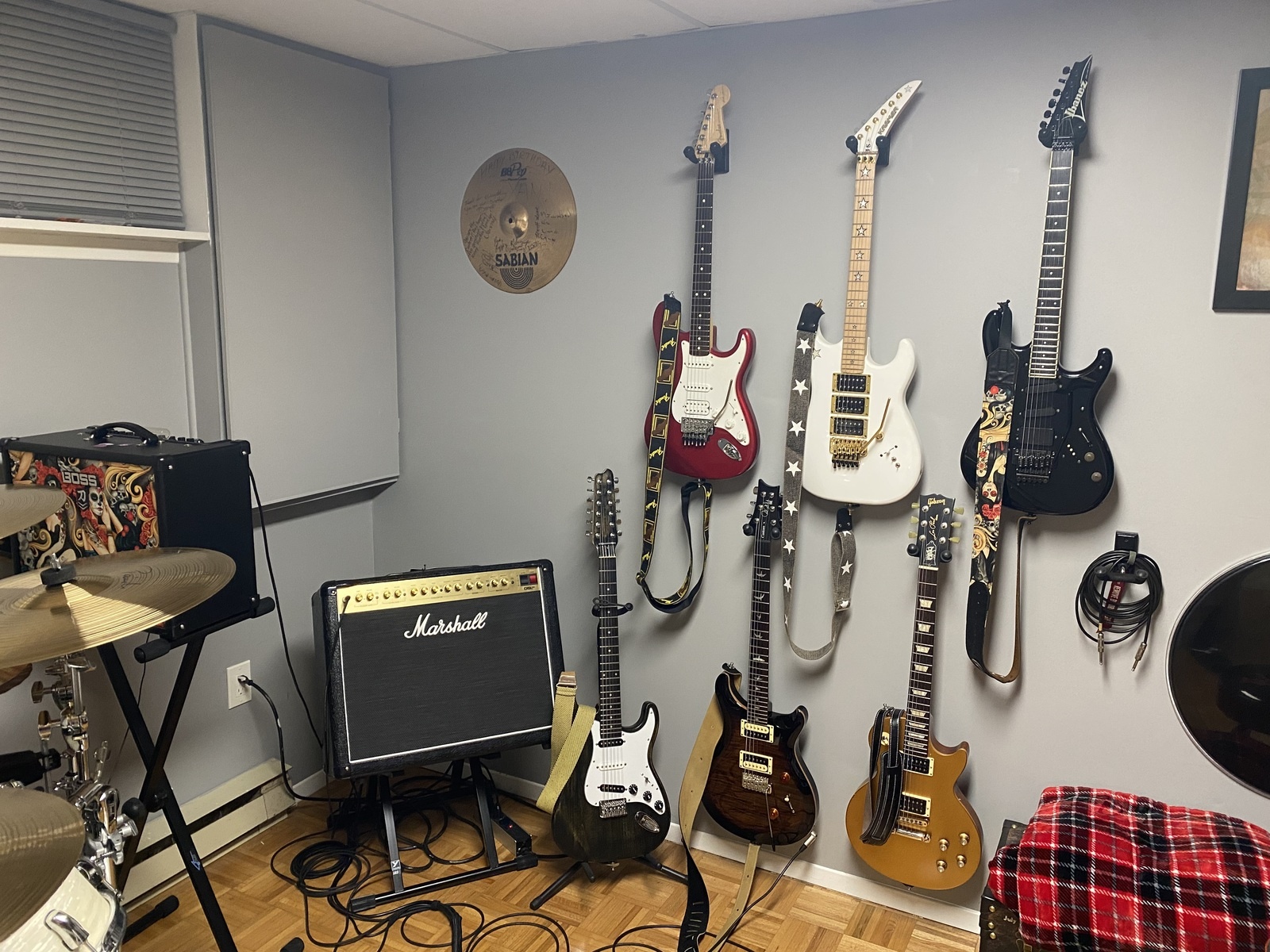 Metal Music Gear Setup by yan_bourgeois featuring Kramer Jersey Star, Fender Richie Sambora Stratocaster (Made In Mexico), and Ibanez Pro-Line 1770 and 3 more pieces of gear