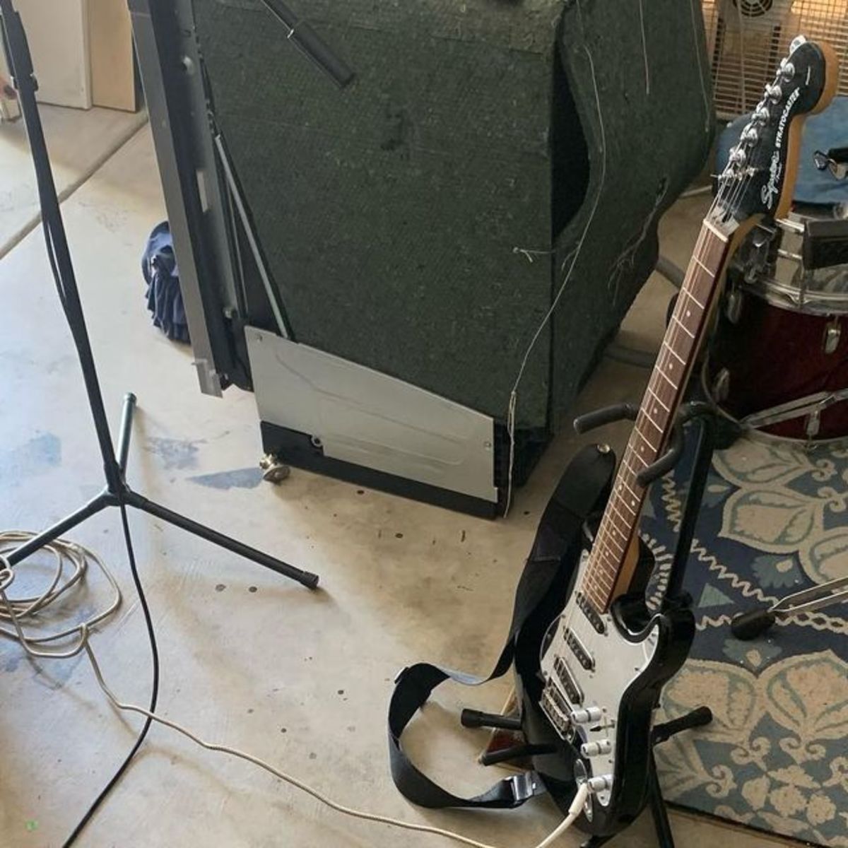 Music Gear Setup by onira featuring Squier Stratocaster