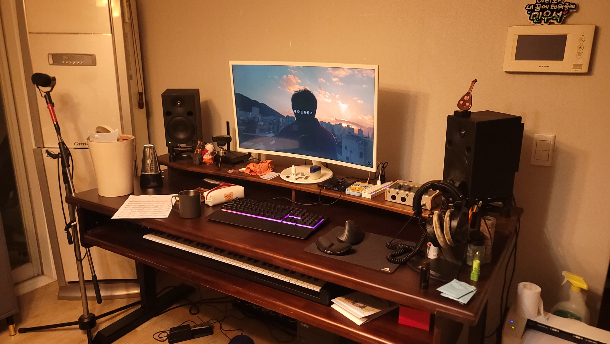 Electronic Studio Setup by inaekkum featuring Yamaha MSP5 Studio Active Studio Monitors, Universal Audio Volt 276 USB-C Audio Interface, and Beyerdynamic DT 990 PRO and 3 more pieces of gear