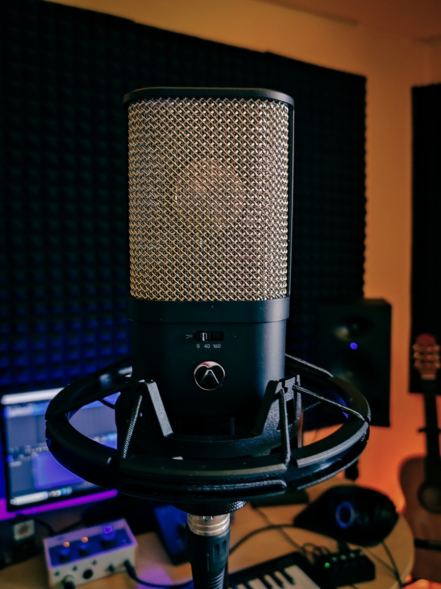 Universal Audio Studio Setup by argone featuring Austrian Audio OC16 Large-diaphragm Condenser Microphone and Universal Audio Volt 276 USB-C Audio Interface