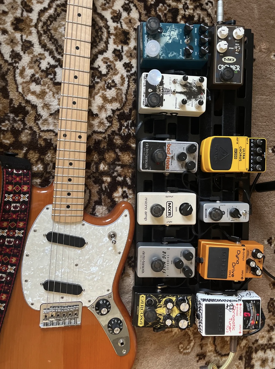 Pedalboard by senapkatt featuring Fender Player Series Mustang