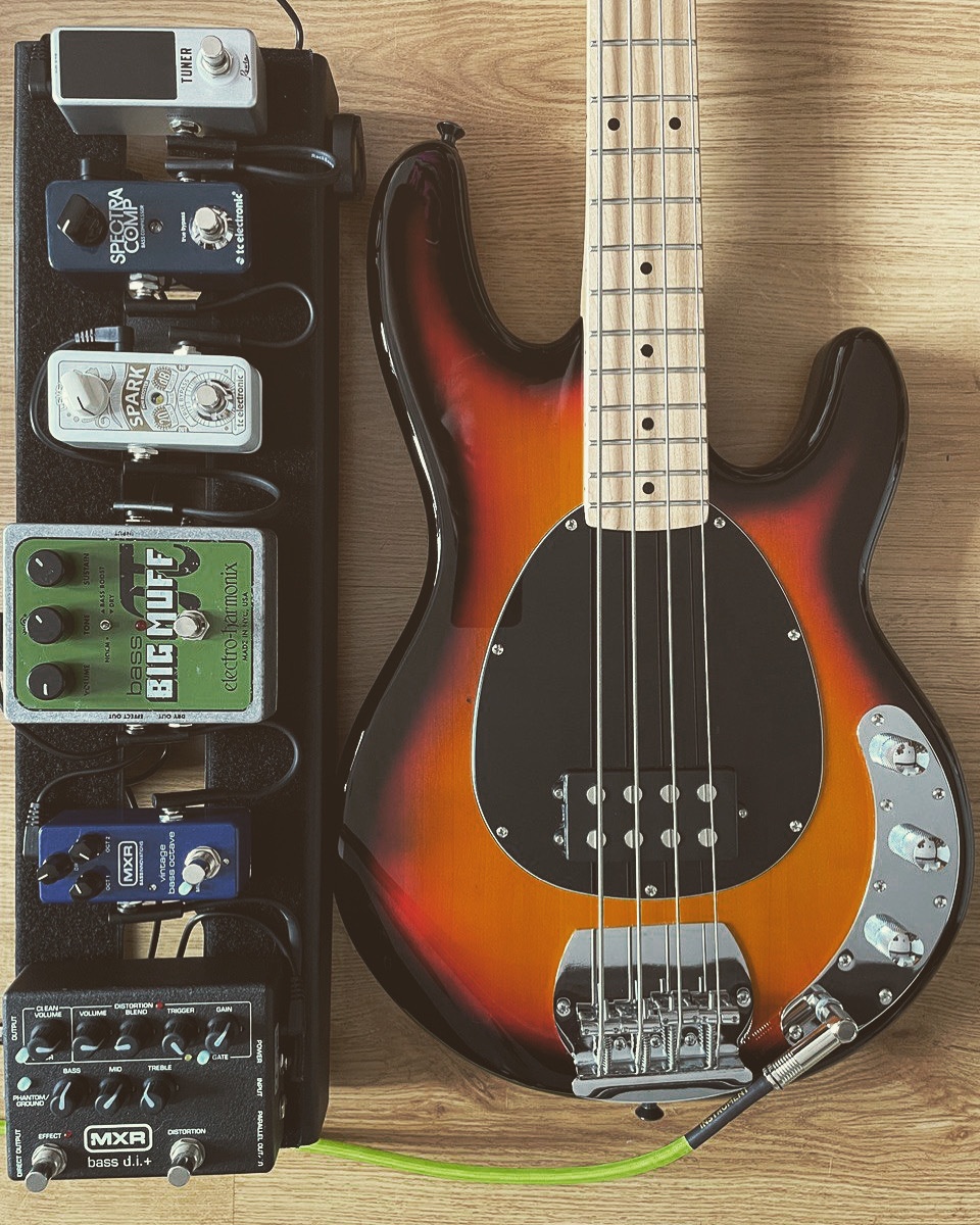 Metal Pedalboard by alex_coma86 featuring MXR M80 Bass DI+, Electro-Harmonix Bass Big Muff Pi Fuzz, and TC Electronic Spark Mini Booster and 4 more pieces of gear