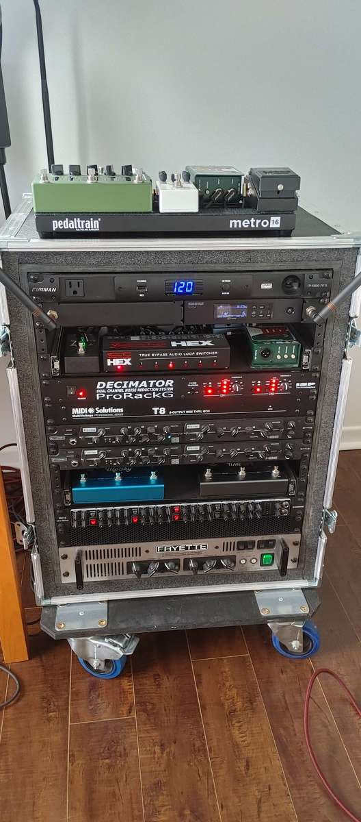 Amp Rig by parhelia_0000 featuring Synergy Amps SYN2 Rackmount Preamp, Synergy Amps Friedman HBE Preamp Module, and Synergy Amps Friedman BE/BB Preamp Module and 16 more pieces of gear