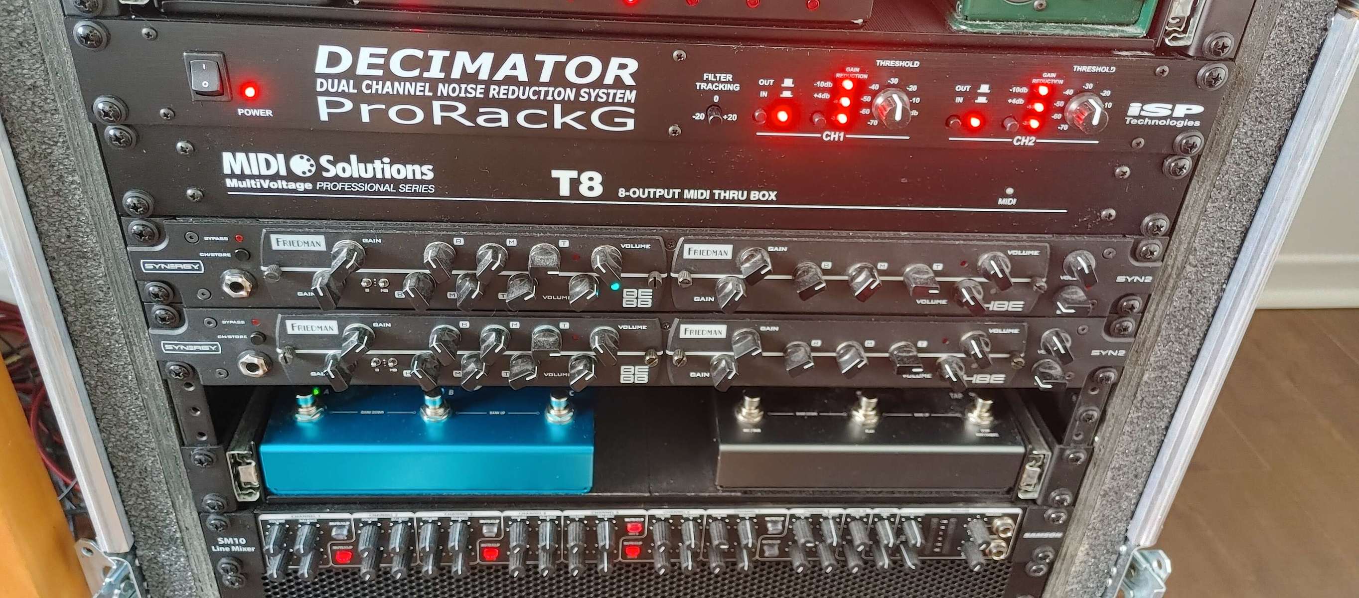 Amp Rig by parhelia_0000 featuring ISP Technologies Decimator ProRack G Noise Reduction System, Synergy Amps SYN2 Rackmount Preamp, and Synergy Amps Friedman HBE Preamp Module and 8 more pieces of gear