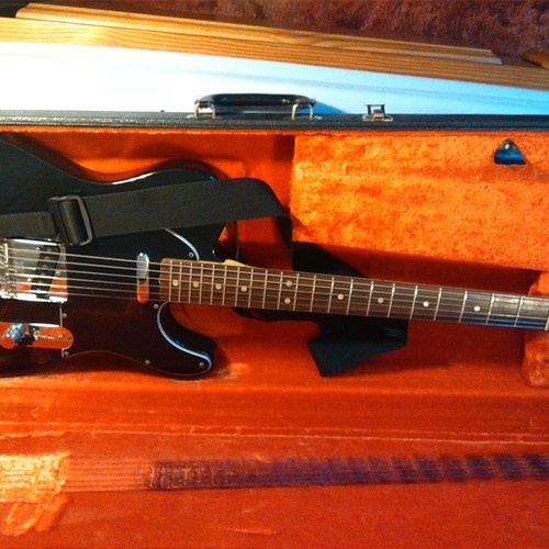 Photo of 1976 USA Fender Telecaster in a guitar and live